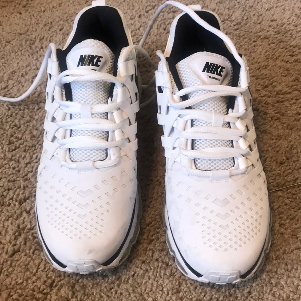 White Nike 9.5 shoes